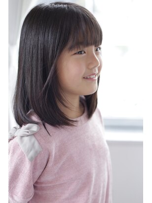 小学生の女の子の髪型 2024最新 おしゃれさんも納得のキュートなヘアスタイル114選「朝からヘアスタイルでもめている時間なんてない！」サンキュ