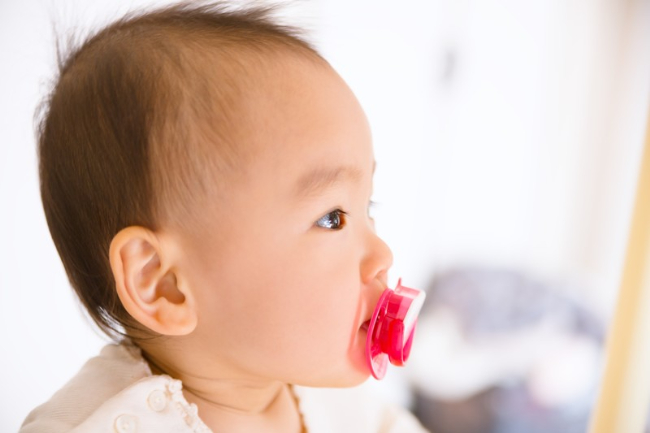 赤ちゃんが笑うのはいつから？時期や笑わない原因や笑顔にする方法を解説 - MAMA Media