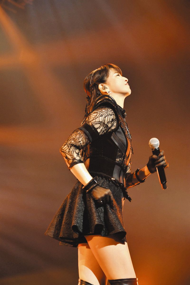 写真 森高千里、“55才バースデー”に江口洋介と仲良しショット 「妻の肩をマッサージする姿」も夫婦円満の秘訣は「お互いの趣味にはあれこれ言わない」NEWSポストセブン - Part 10