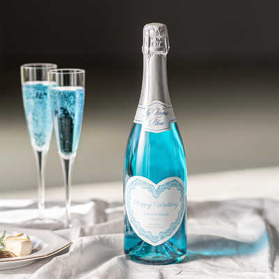 両親を感動させたい！披露宴で渡す両親プレゼントでサプライズしよう！ 生まれ年ワイン元ウェディングプランナー厳選！結婚式サプライズ演出集ハッピークローバ