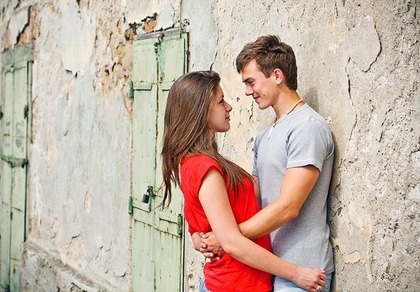 お姫様抱っこする男性心理10選！彼女の彼氏からされたいアピールのコツもRootsNote