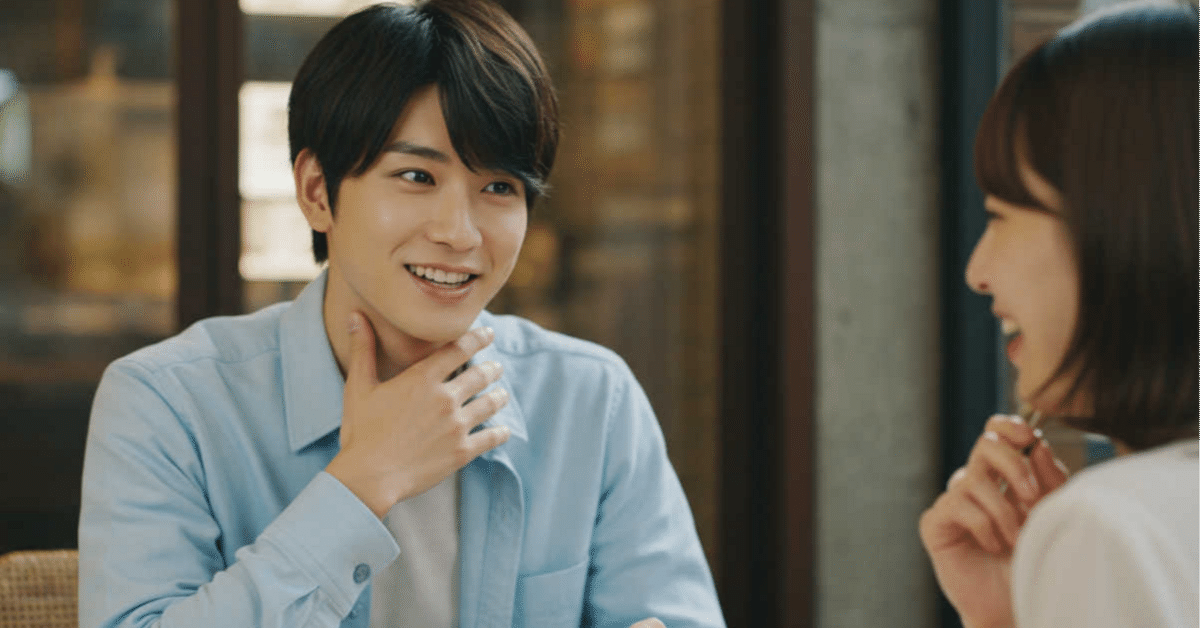 2ページ目 有名お笑い芸人と相合傘デート、大胆ドレスにドキリ 尾野真千子「映画の好演が話題」美しき素顔写真FRIDAYデジタル