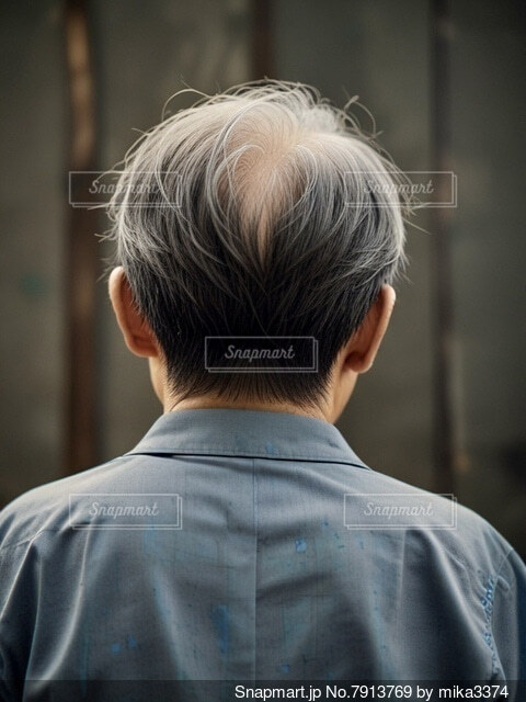 白い背景に分離されたさまざまなヘアスタイルと中年の男性アバターのセットのイラスト素材・ベクター Image 54111569