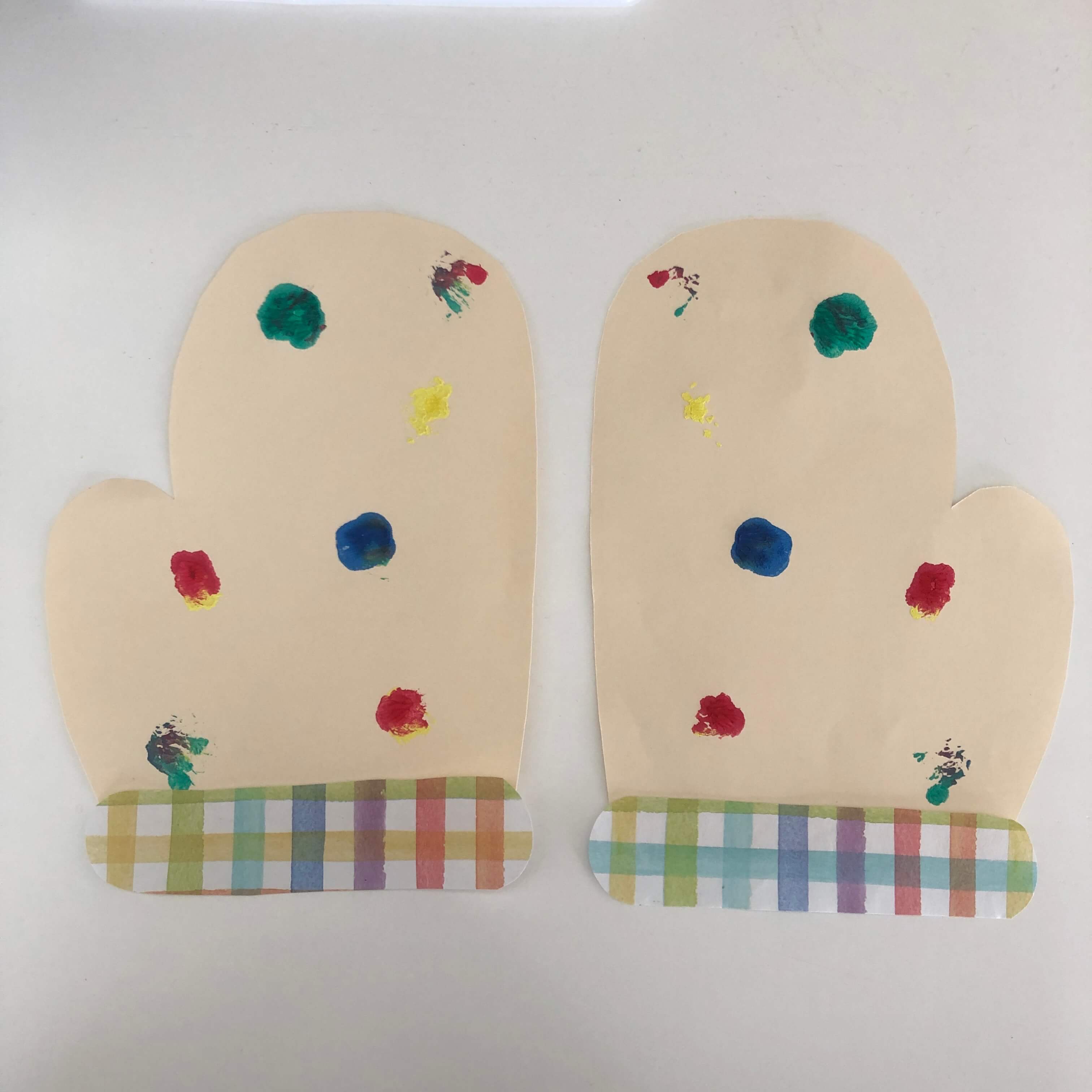 てぶくろ 保育 壁面 冬 切り絵 ＫＩＲＨＡＲ キルハル 通販 14879613Creema クリーマ