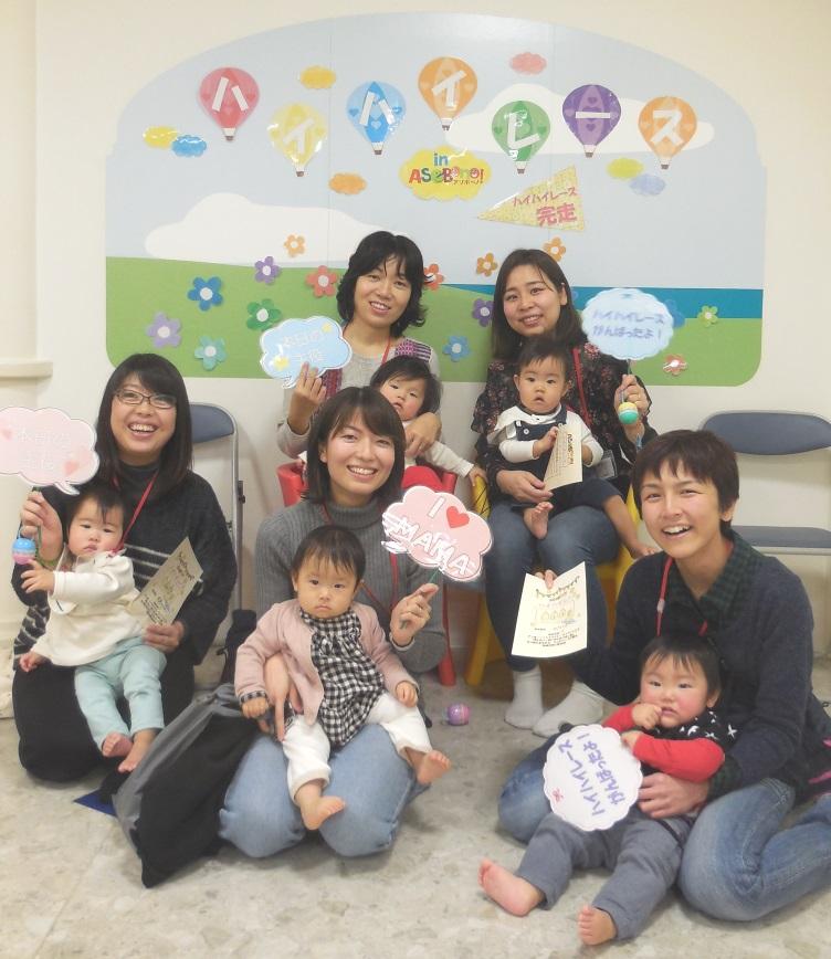 可愛い赤ちゃん動画💕 ハイハイが独特で見てて飽きないし、面白いし、可愛すぎ💕 ちょっとヘビっぽい？ 笑お腹にモップ付けてたらお部屋ピカピカになりそうです🤗赤ちゃんハイハイハイハイ動画可愛い赤ちゃん動画ハイハイが独特赤ちゃんの ハイハイ