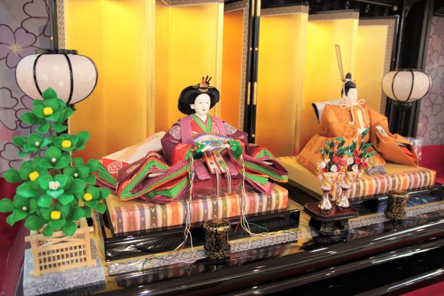 リビングを飾る 豪華な雛人形天笠 和起@OKUTA リフォーム・マンションリフォームならLOHAS studio ロハススタジオpresented by OKUTA オクタ