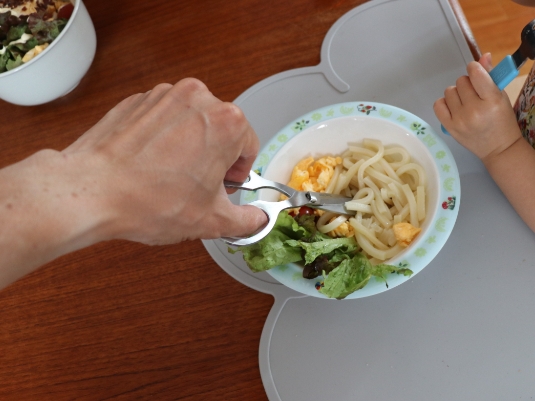 ラッピング対象KEYUCA公式店 ケユカ 離乳食フードカッター ケース付 キッチン用品 ベビー用品 はさみ 離乳食はさみ おしゃれ ギフト持ち運び 離乳食 携帯用 お食事 ハサミ グッズ 赤ちゃん ベビーグッズ キッチンはさみ フードカッター ベビー 出産祝い 出産内祝いKEYUCA