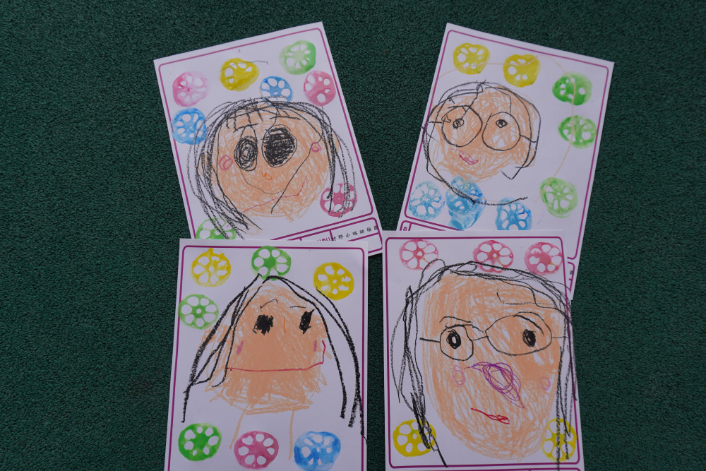 家族の似顔絵展みんなのまち真砂