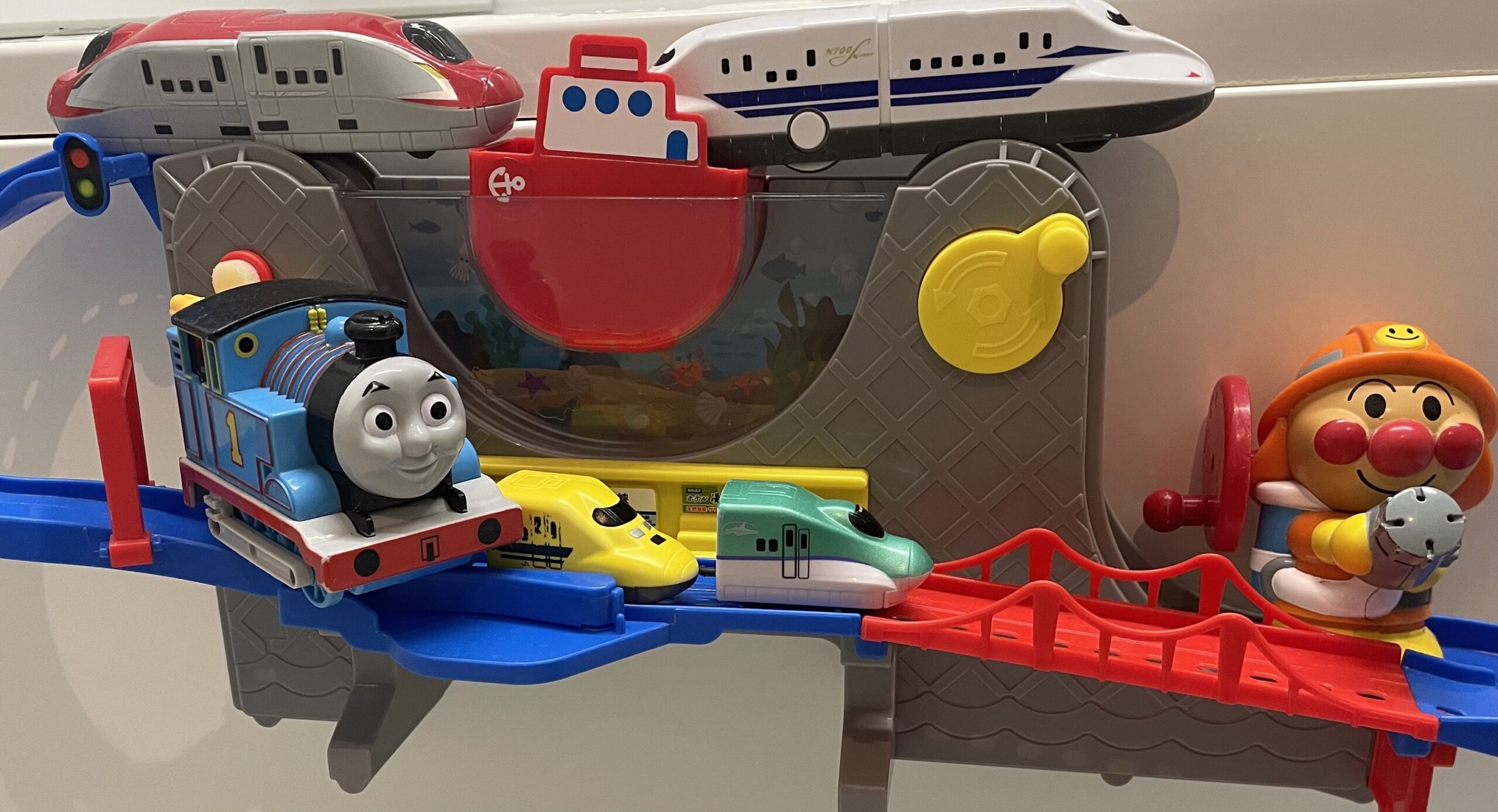 楽天市場 ＼楽天ランキング1位！ シャンプーハット 子供 シャンプーキャップ 目に水が入らない かわいい サイズ調整可能 お風呂 ベビー バスグッズバス用品 子供用 シャンプーグッズ 防水帽子 洗髪用帽子 顔と耳が濡れない スナップ付き お風呂用品 BB 043-K034-N01