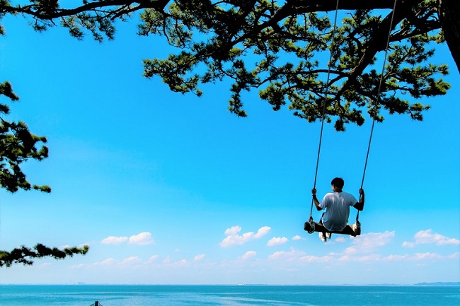 恋人ブランコのメンテナンス ^^観光協会の皆様、頑張っております💪😉💓 6日からまた楽しんで下さいね～🎶愛知の離島日間賀島ブランコ恋人ブランコ恋人大きなブランコインスタ映え写真スポット南知多愛知観光愛知旅行日間賀島観光協会himakajima