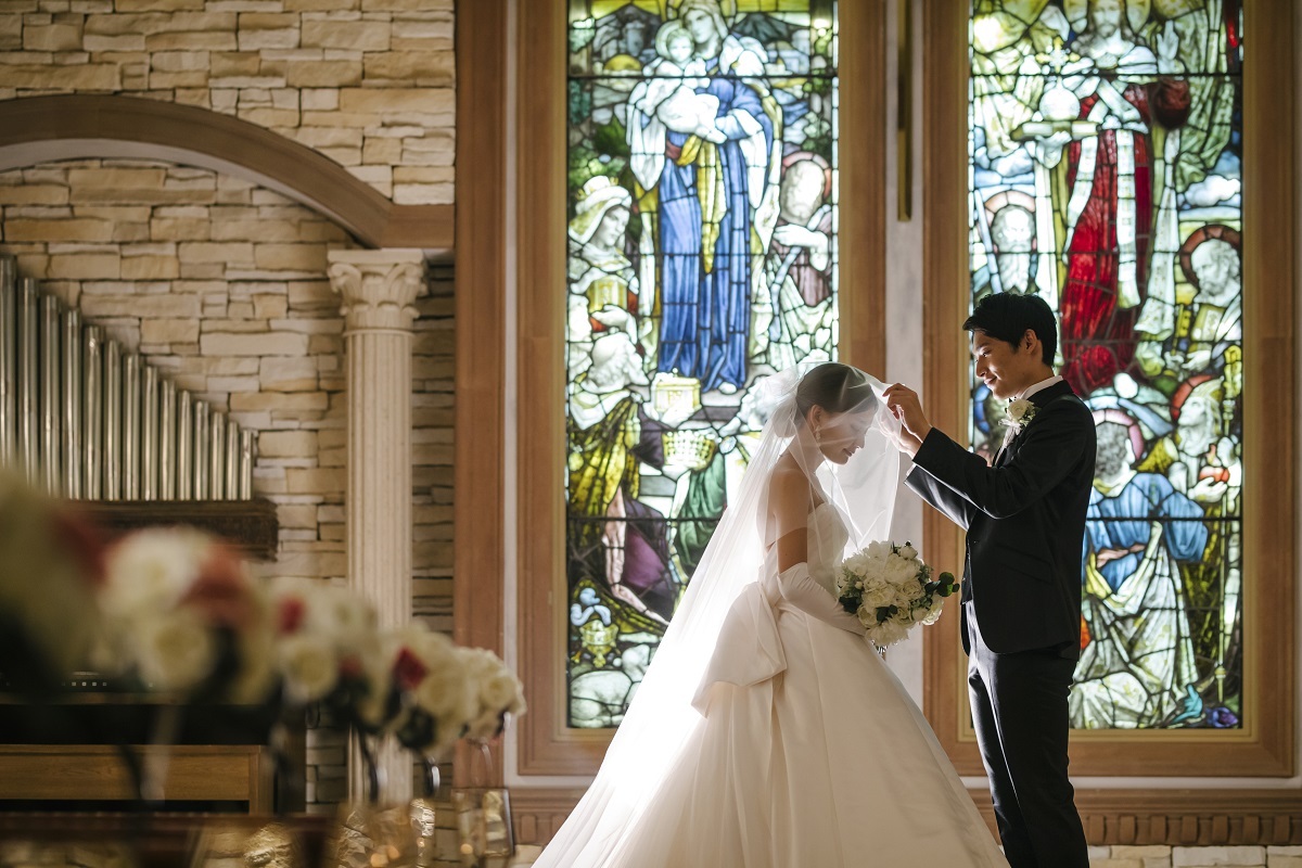 圧巻の迫力と感動を生む！ステンドグラスが素敵な全国の結婚式場まとめトキハナmagazine
