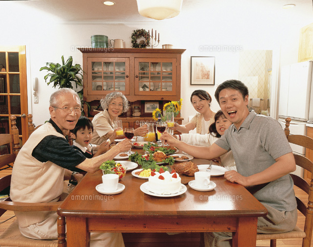 子どもに悪影響をもたらす15の「こ食」。家族の食事を見直そう - たまGoo