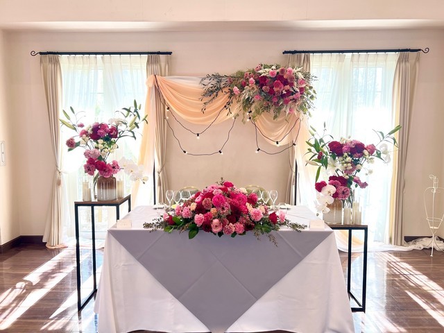 ロングテーブルフラワー 流しテーブル結婚式 フラワー 会場装花– 結婚式準備サイトCORDY コーディ