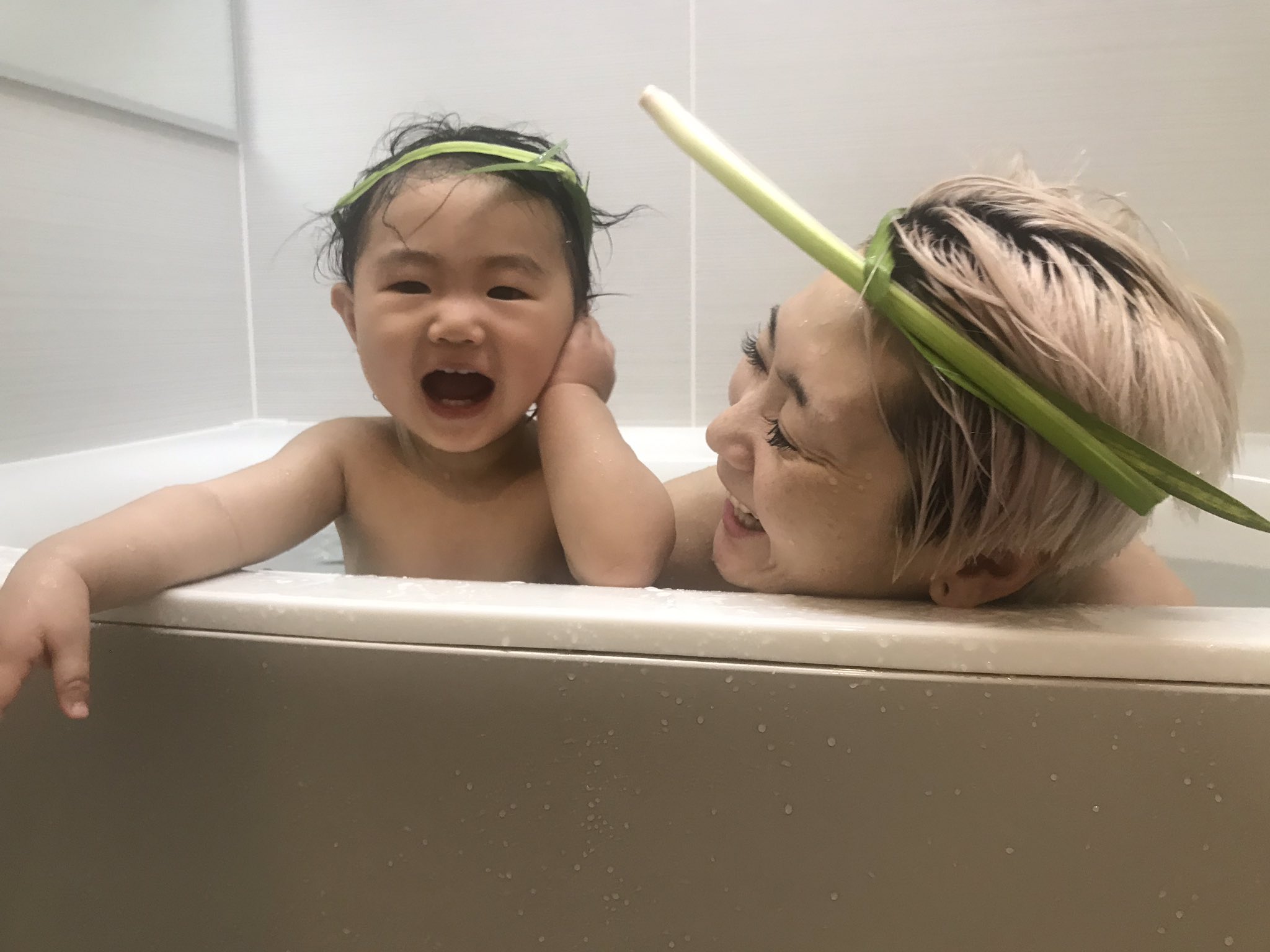 こどもの日と端午の節句。母に感謝し、菖蒲湯で邪気を祓おう – 湯癒草々 －お風呂とハーブのある暮らし－