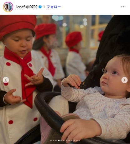 この間1歳のお祝いをしたよ☺️ 振り返ると早かったなぁ この時間が貴重で大切すぎて もっとゆっくり大きくなってほしい、なんて毎晩考えてます🥺✨張り切ってケーキ4種類焼いておうちでスマッシュケーキしたんだけどね、どれもおうちぐっちゃぐちゃになった