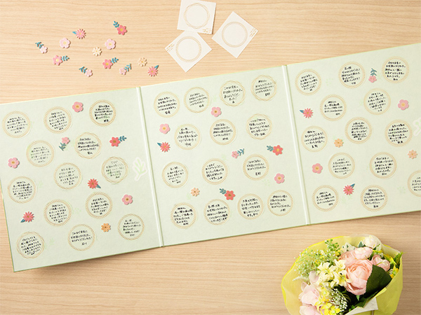 楽天市場 大人数 50人までの 寄せ書き用 似顔絵 入り三つ折り 色紙 寄せ書きシール付き お祝い 写真から描く 退職 祝い 定年退職 送別 社長家族職場 似顔絵色紙 プレゼント 還暦 金婚式 結婚 米寿 古希 喜寿 長寿 祝い 誕生日 タッチを選ぶ オーダー 送料無料 : 千里画房