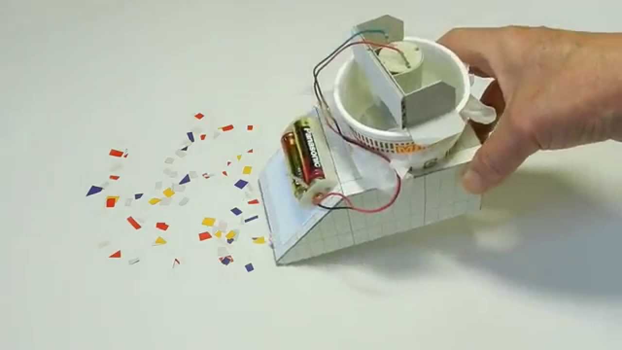 10分で作れる！ワイパー付き掃除機おもちゃ, 掃除機が大好きな小さい子どもたちに！,手軽に作れて本当にお掃除もできちゃう掃除機おもちゃを紹介します♪, 家にあるもので10分で完成します！, ・材料,ラッピングペーパーの芯 100均 , 洗濯洗剤の空き容器 取っ手付きがおすすめ , 網戸用ワイパー 100均 , 白いテープ, 透明テープ, ・手順,