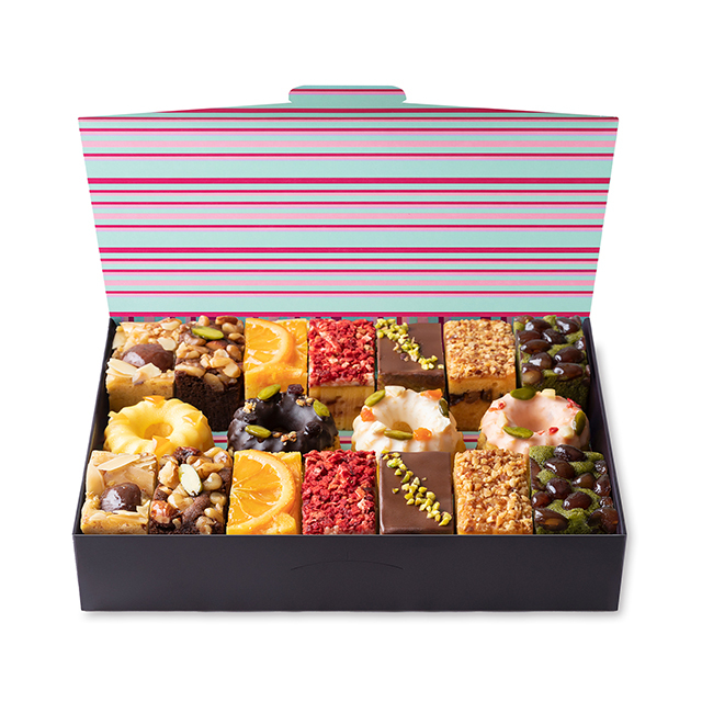 happy weddingⵈ𖧷 入籍祝いのケーキとしてオーダー頂きました♡お花やグリーンを使い華やかさを出しつつも、色合いはやわらかい雰囲気になるようお作りさせて頂きました࿐ ご予約ありがとうございました♡ ・カフェ 福島カフェ 納屋カフェ 田舎カフェ リノベーション