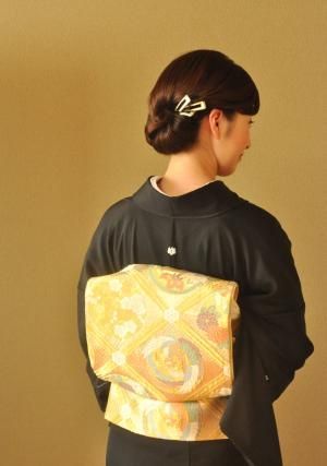 結婚式 黒留袖に合わせる髪型とは