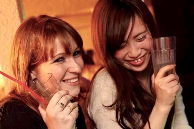 外国人との出会いを叶えるために！出会う方法と備えておくべき4つのこと - LIGHT UP ライトアップ