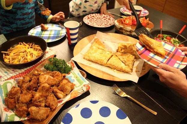 旦那の誕生日に喜ばれる手作りディナーアイデアと演出法