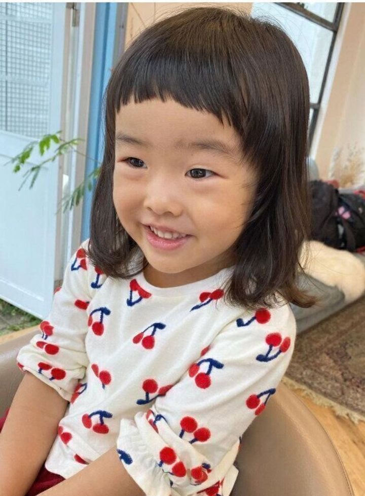 キッズカット 女の子 ショートボブ豊中市・桃山台の美容室・ネイルサロン onico オニコキッズルーム完備