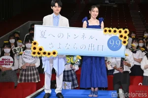 飯豊まりえ、同級生・玉城ティナとのツーショットに「仲良くてほっこり」の声 - スポーツ報知