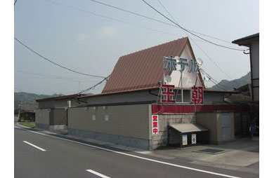 ラブホ清掃員が見た客室の“地獄絵図”。風呂場のドアを開けると「“事件”だと思った」――仰天ニュース傑作選 (2024年12月4日) - 