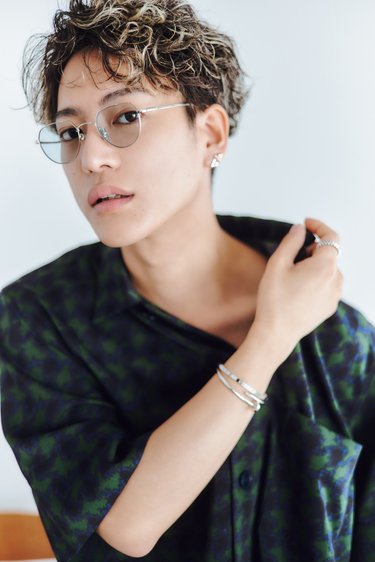 第1子誕生の三山凌輝、新しい「家族」の保護犬公開 「殺処分無くなる世界線 公表する流れに」 愛犬2匹のSNSも開設 - サンスポ