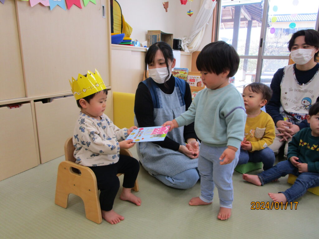 ごしごししゅっしゅ ♪おたのしみ会１歳児ふたばぐみ アイン弘明寺保育園 - アイン保育園