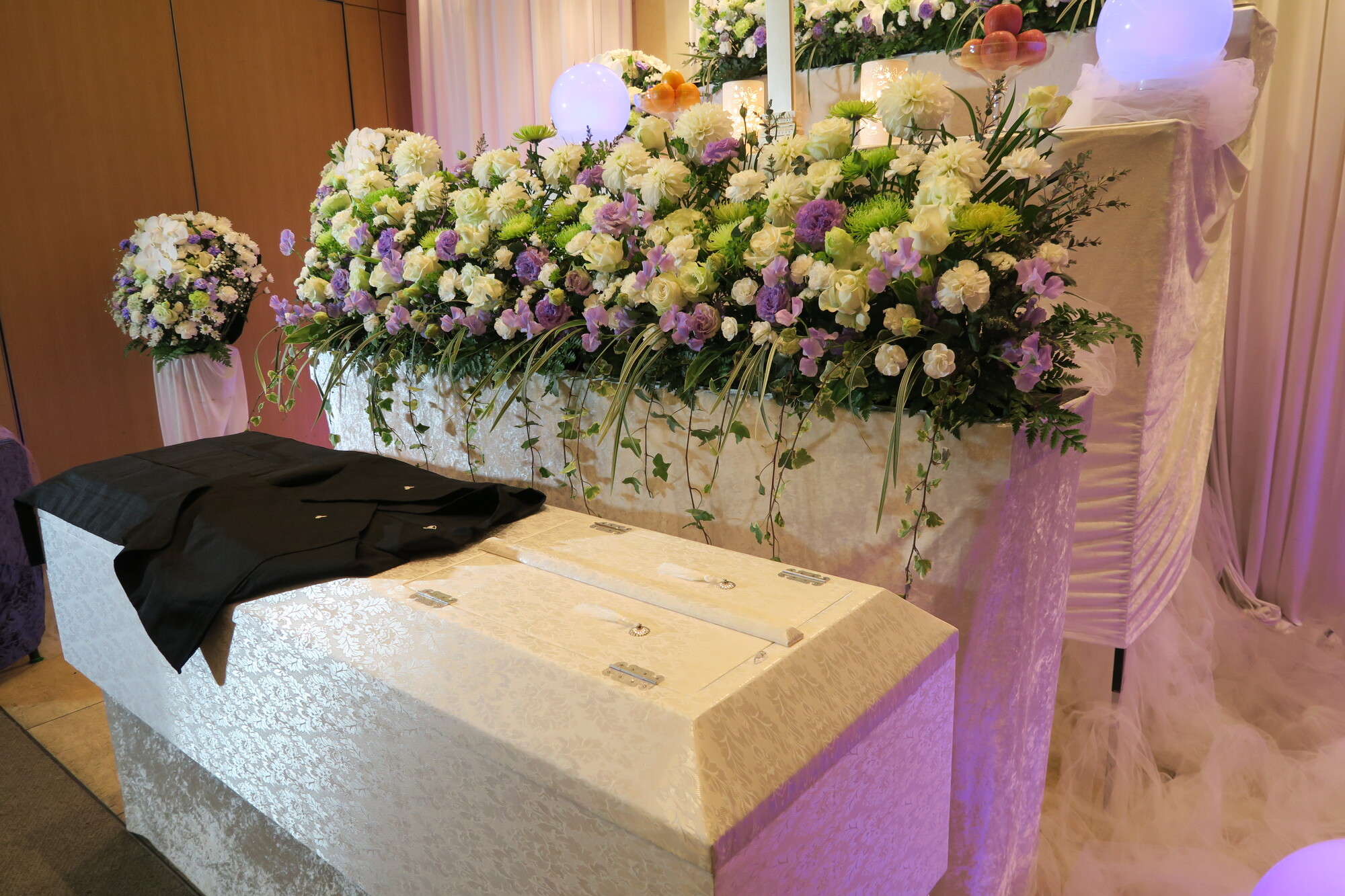 家族葬の費用相場は？明快な３つの内訳と注意点、安く抑える方法も - 家族葬のファミーユ Coeurlien