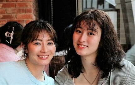 素敵な親子！」新山千春 娘・もあの卒業祝いで仲良し2S公開！顔を寄せ合い笑顔を見せる姿や来月から海外に行く娘への思いつづるめざましmedia“好き”でつながる