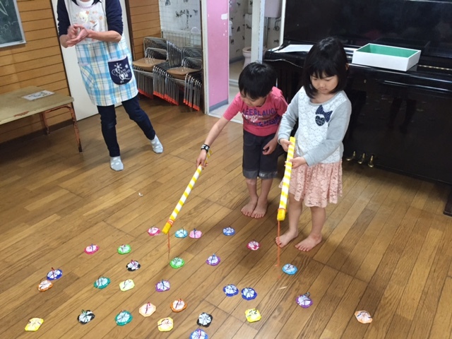 今日は11月生まれのお誕生日会おめでとーーーその後は絵あわせカードゲーム をしました︎簡単なルールの遊びにも挑戦できるようになったココナッツ組さん♡またしようね みどり栗林公園保育園 企業主導型保育園Instagramみどり栗林公園保育園のホームページ