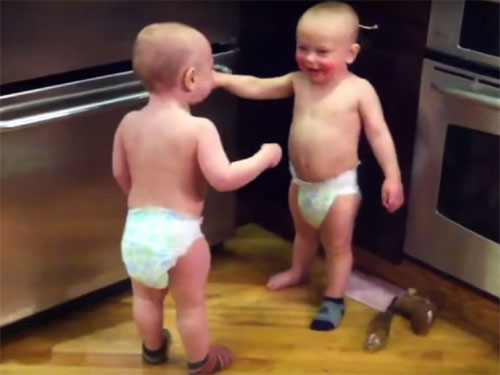 双子のかわいい赤ちゃんの日常😍TikTok