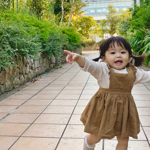 むすめふくハンドメイド記録 ・ 7歳のお誕生日を迎えた娘に 手作りしたお洋服✳︎𓂃𓆸 前postの続きです𓂃 ・ ・ ・エプロンワンピースハンドメイドリネン服 リネン子ども服 リバティ フェリシテ checkandstripe リバティ子供服 娘コーデ 女の子服 こどもふく