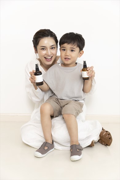 ◇平愛梨、お子様５人？の家族ショット 写真 ：中日スポーツ・東京中日スポーツ