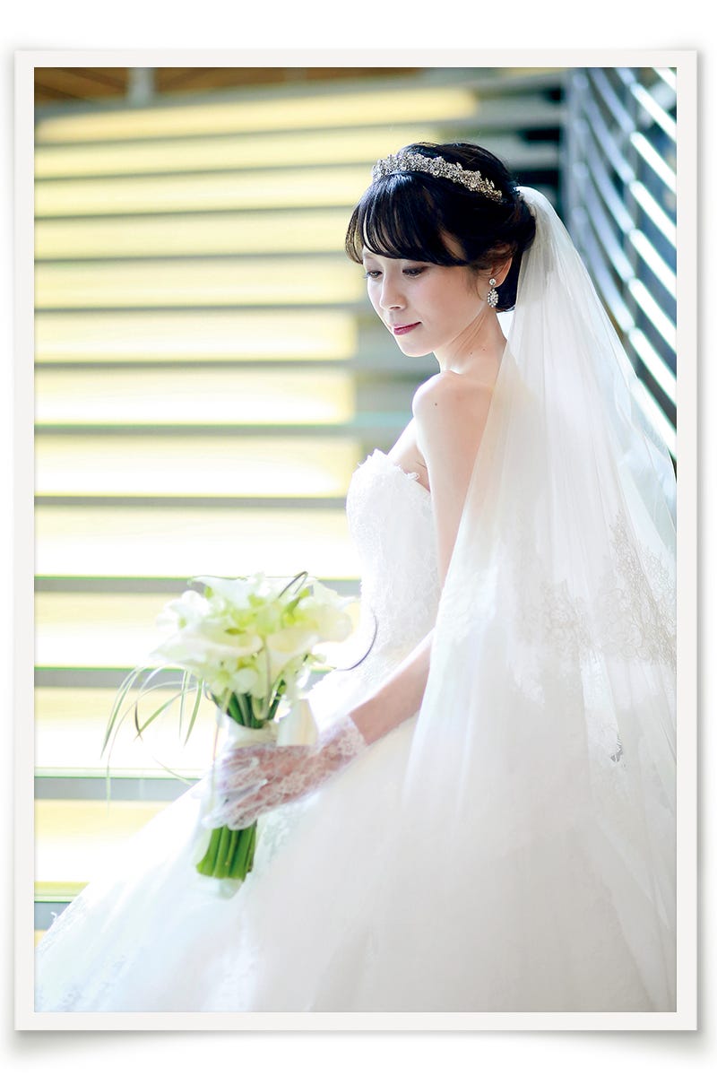 洗練された印象が叶う。ウェディングの花嫁ヘアは「シニヨン」がおしゃれARCH DAYS