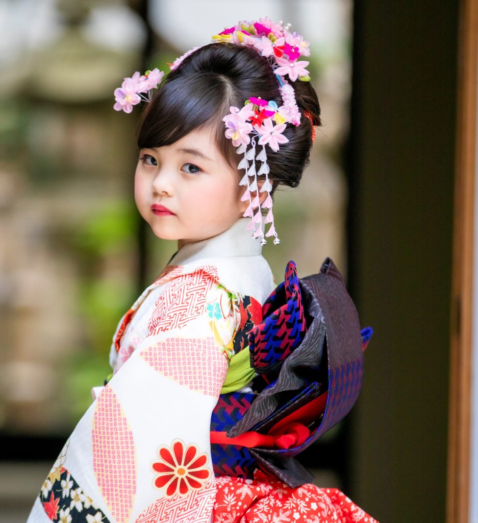7歳女の子の七五三におすすめの髪型 美人サイドシニヨンコラム 武蔵野創寫舘