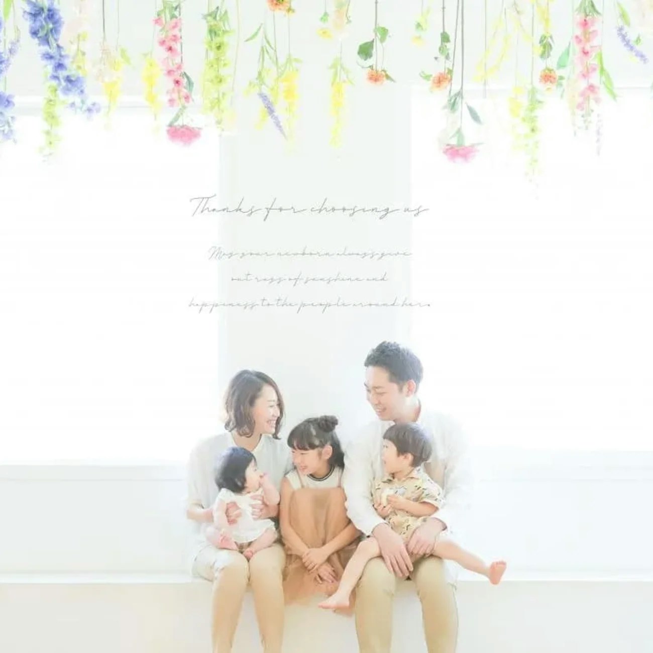 映画のワンシーンのようにとってもおしゃれ」公園で遊ぶ家族写真の撮影OurPhoto アワーフォト