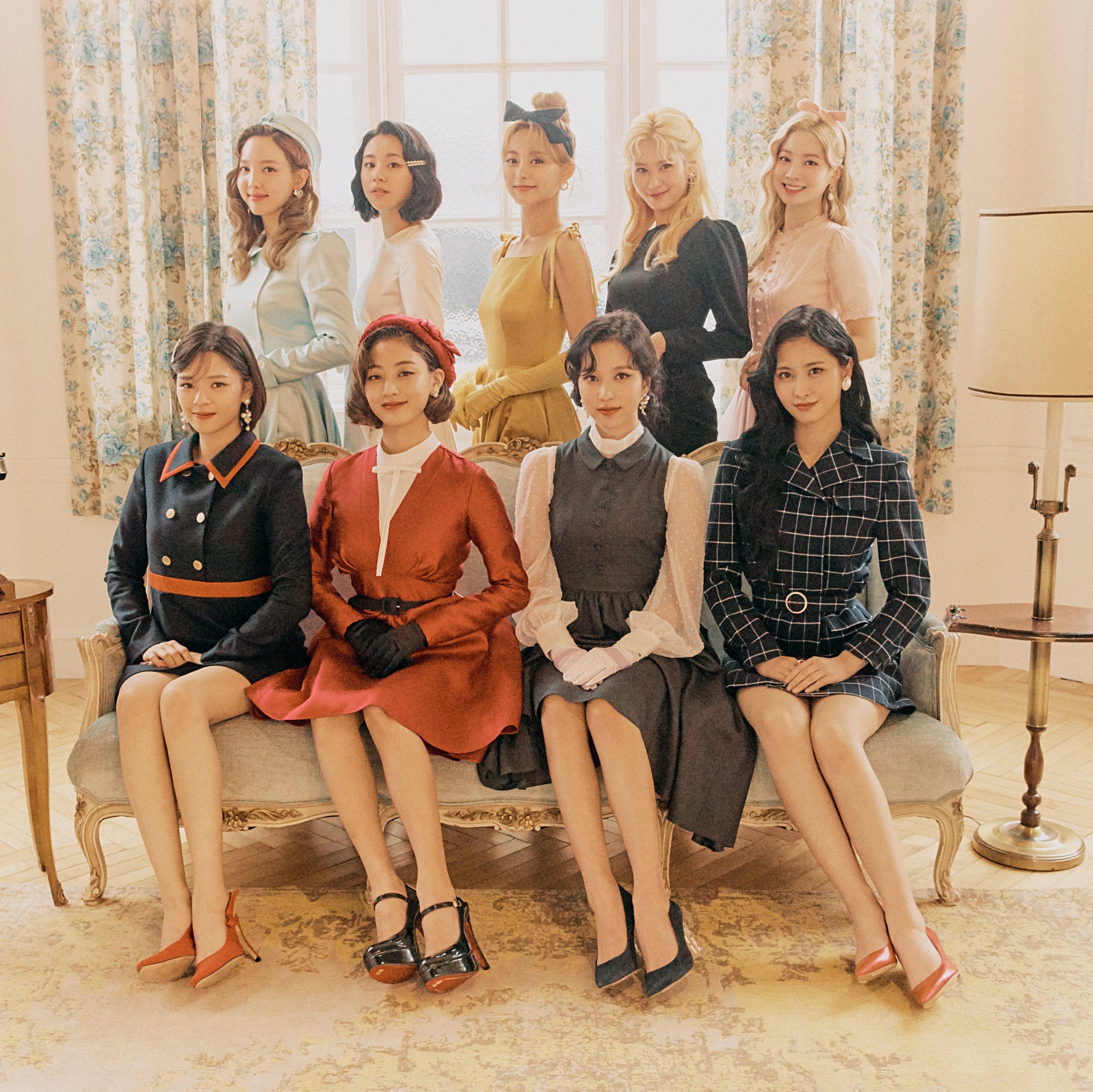 チェヨンに可愛がられるTWICEミナとダヒョン