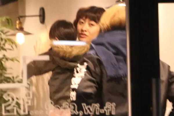 山田優、娘と初親子共演でクールな“リンクコーデ”「娘がやりたい！と言ったので」オリコンニュース ORICON NEWS