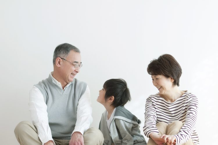 昔話のおじいさんとおばあさん：イラスト無料