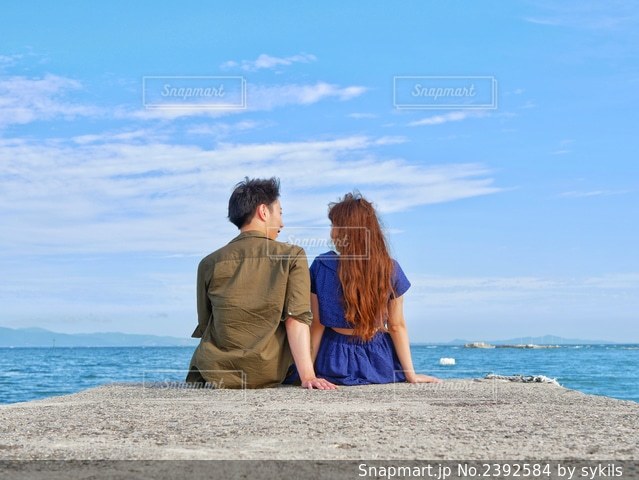 カップルのシルエット 夕日 の写真・画像素材-Snapmart スナップマート