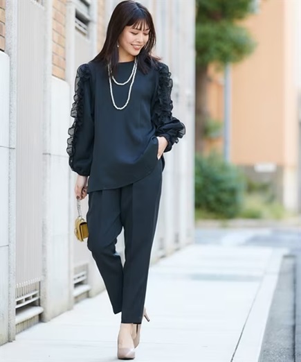 卒園式・卒業式の母親の服装マナー。式典にふさわしいセレモニーコーデとは特集・コラム - ディノス