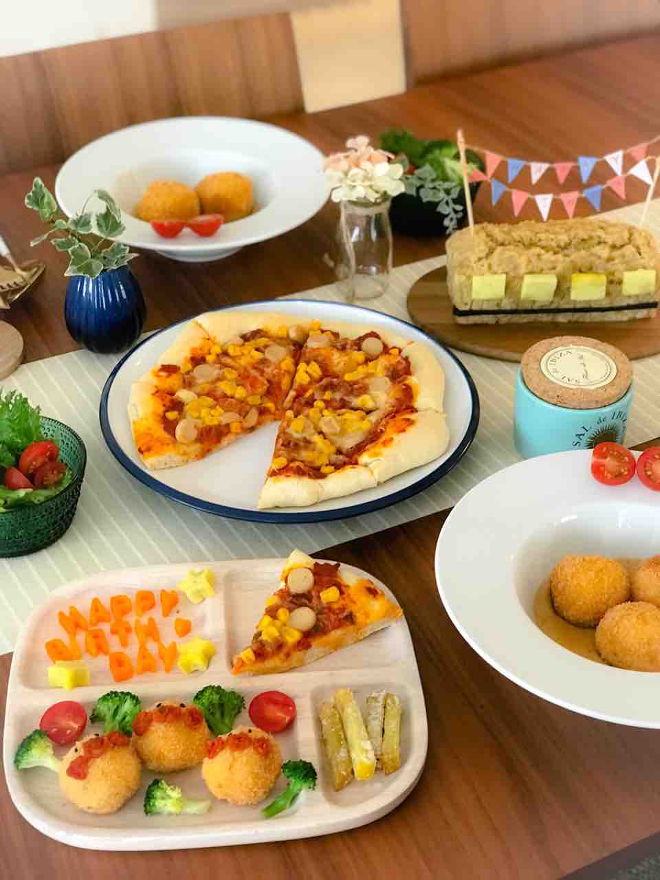 バースデーご飯は 時間があまりなくて 大急ぎで作りました。 少しずつ食べられるものも 増えてきたので これからが楽しみだなぁ。 誕生日誕生日ご飯 2歳誕生日