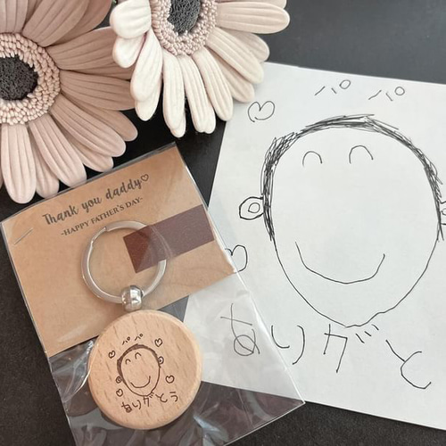 似顔絵キーホルダー 母の日、父の日、敬老の日、プチギフトに♡iichi 日々の暮らしを心地よくするハンドメイドやアンティークのマーケットプレイス