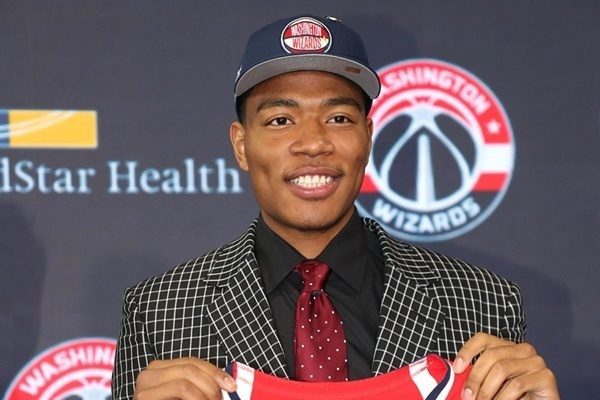 八村「ありがとうコービー」 “悲運の死”NBAスーパーヒーローへ追悼ツイート - スポニチ Sponichi Annex スポーツ