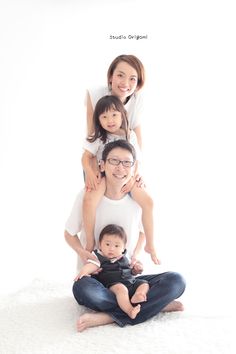 家族写真のポーズアイデア10選！おしゃれで思い出に残る写真に仕上げよう写真館スタジオアリス写真スタジオ・フォトスタジオ