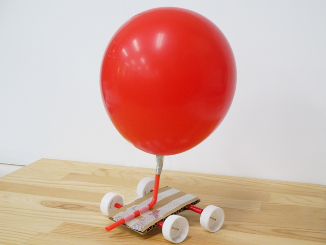 風船の力でマト当て遊び！超かんたんなリサイクル工作「風船ピストル」工作手作りおもちゃ