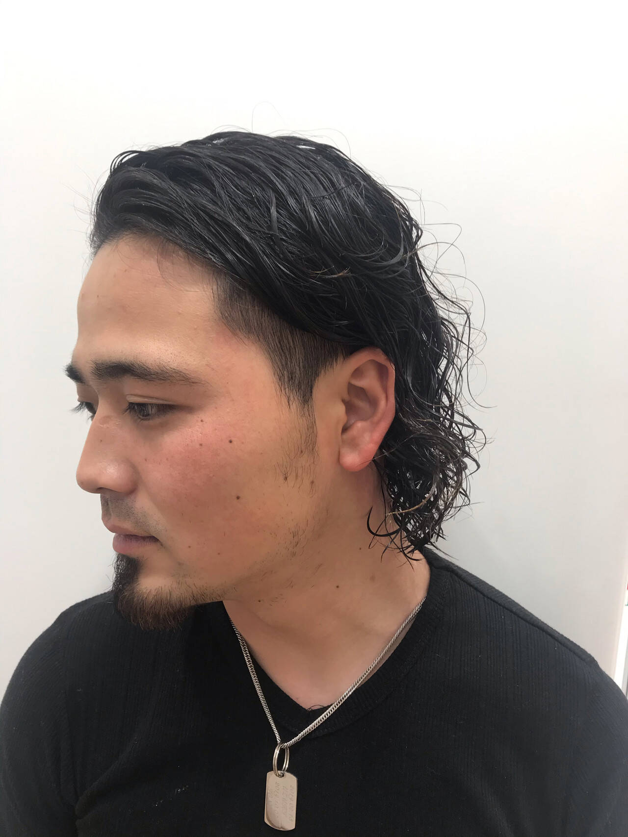 かっこいい 50代 の髪型メンズ ロング ヘアなら アップバングツーブロックパーマのミディアムロング で決まり！軟毛メンズ 髪型２５歳以上の出来る男の大人ヘアスタイル